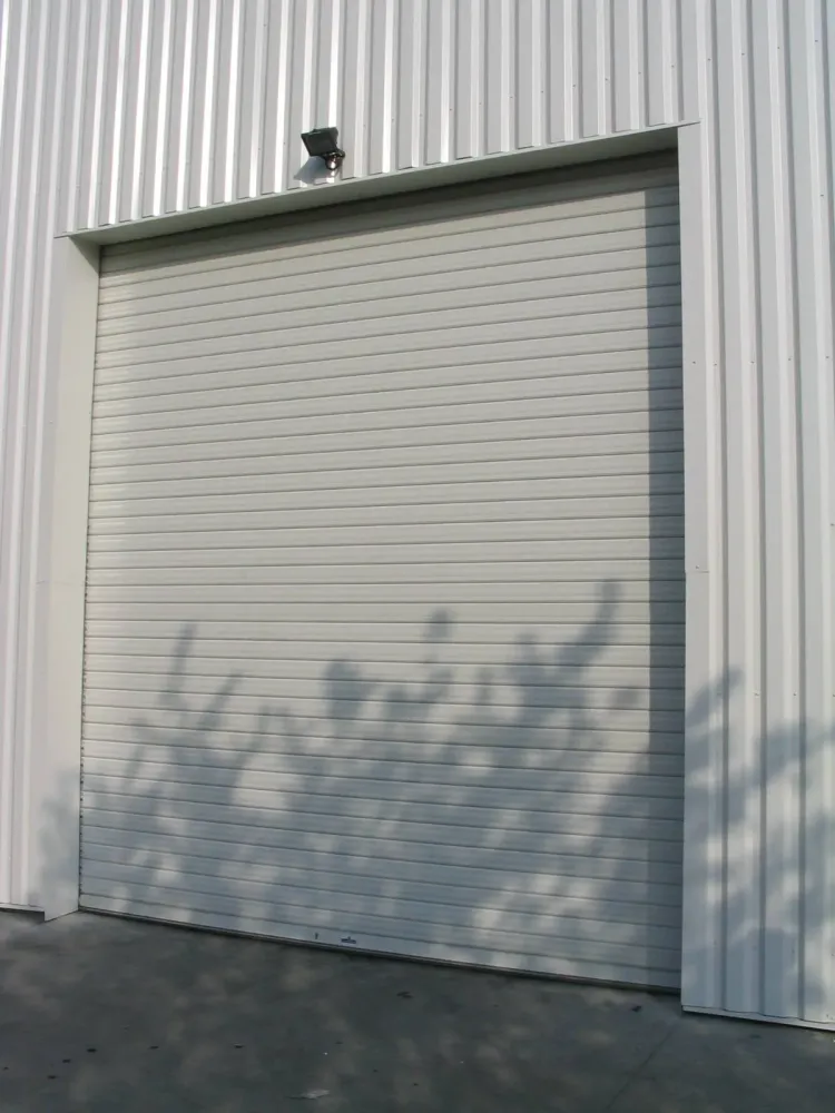 Rideaux métalliques près de Belley